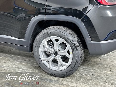 New 2026 Jeep Compass Latitude image 12