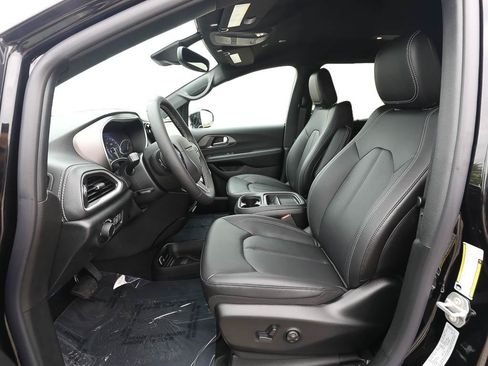 New 2027 Chrysler Pacifica Select AWD/4WD image 10
