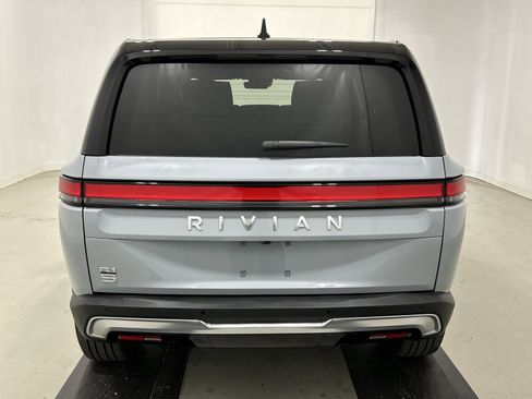 Used 2024 Rivian R1S Adventure image 4