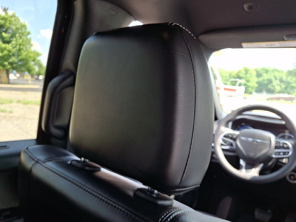 Used 2025 Chrysler Pacifica Select FWD image 14