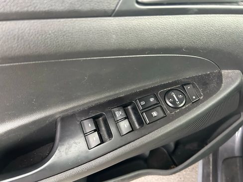 Used 2018 Hyundai Tucson SE w/ Cargo Package image 10