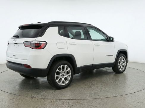 Used 2025 Jeep Compass Limited AWD/4WD image 9