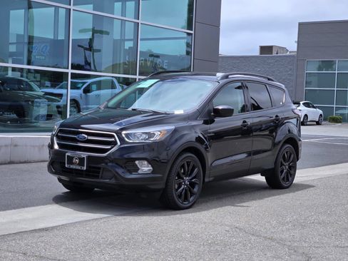 Certified 2018 Ford Escape SE w/ SE Sport Appearance Package AWD/4WD image 8