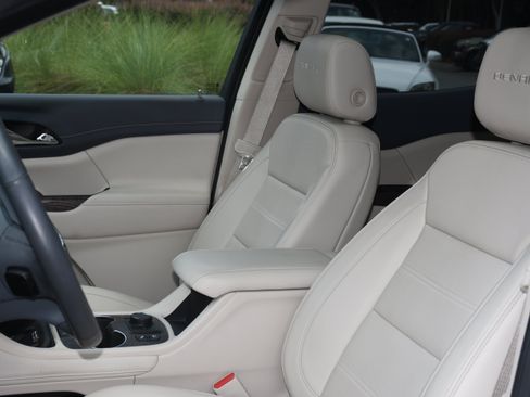 Used 2023 GMC Acadia Denali w/ Denali Technology Package FWD image 13