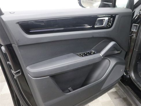 Used 2021 Porsche Cayenne AWD/4WD image 15