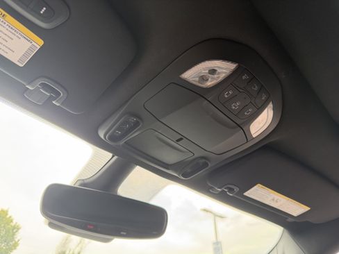 Used 2025 Chrysler Pacifica Limited FWD image 29