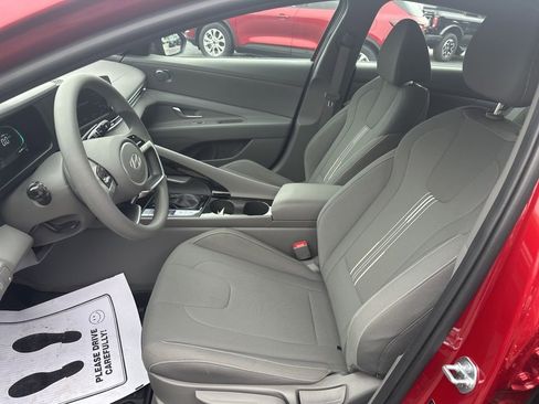 Used 2025 Hyundai Elantra Hybrid FWD image 17