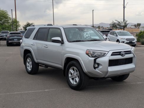 Used 2024 Toyota 4Runner SR5 image 7