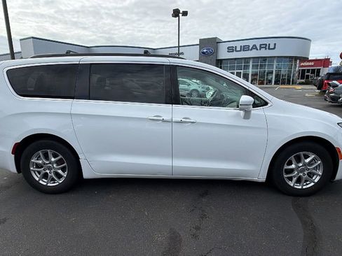 Used 2022 Chrysler Pacifica Touring-L w/ Uconnect Theater Family Group image 3