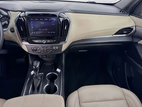 Used 2022 Chevrolet Traverse LT w/ LT Premium Package image 24
