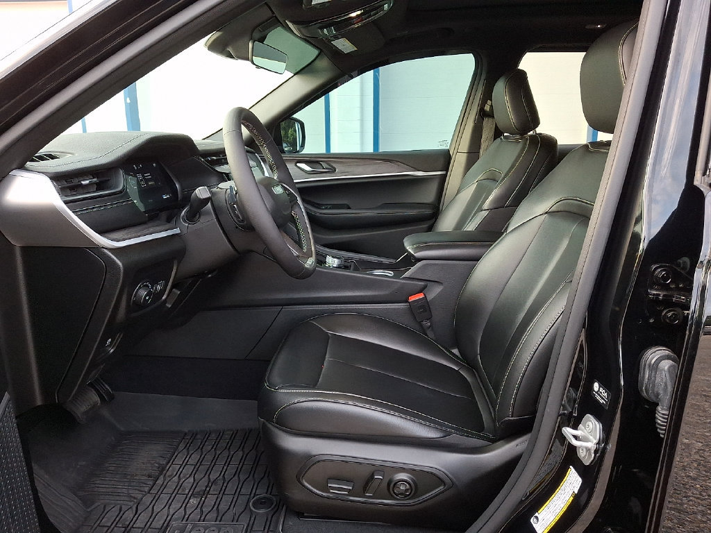 Used 2026 Jeep Grand Cherokee Limited AWD/4WD image 14