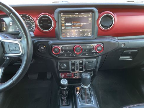 Certified 2022 Jeep Gladiator Rubicon w/ Cold Weather Group image 19