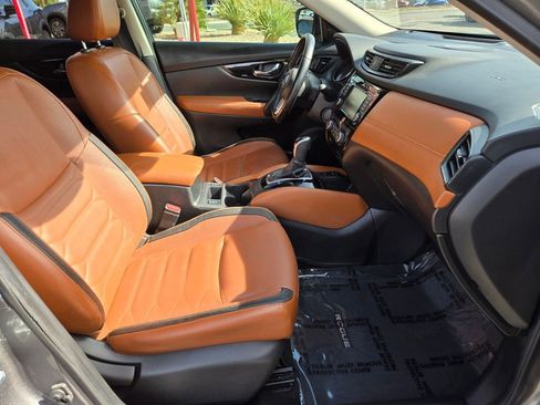 Used 2018 Nissan Rogue SL w/ Premium Package image 19