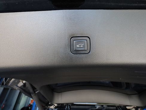 Used 2019 Chevrolet Traverse Premier w/ Redline Edition FWD image 21