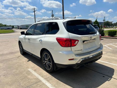 Used 2018 Nissan Pathfinder SL w/ SL Premium Package FWD image 6