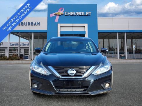 Used 2017 Nissan Altima 2.5 SV w/ Convenience Package FWD image 2