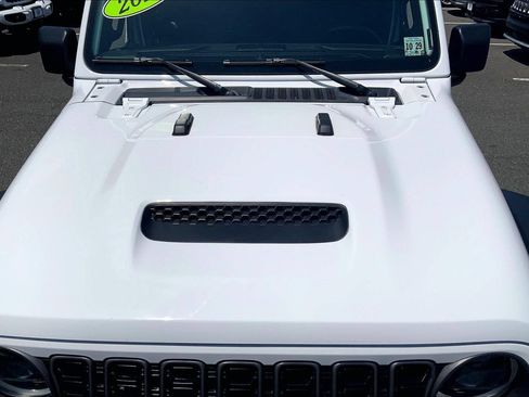 Certified 2024 Jeep Gladiator Mojave w/ Convenience Group AWD/4WD image 28