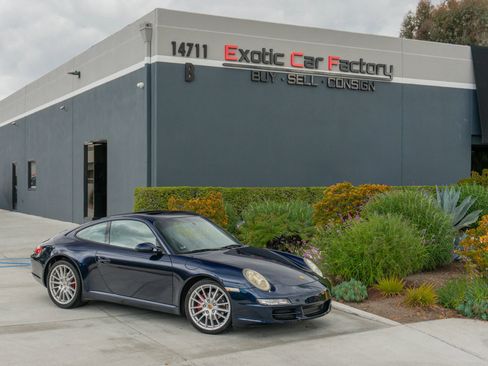Used 2005 Porsche 911 Carrera RWD image 1
