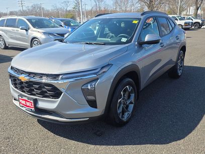 Certified 2025 Chevrolet Trax LT w/ Driver Confidence Package