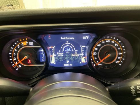 Used 2024 Jeep Wrangler Rubicon w/ Convenience Group AWD/4WD image 13
