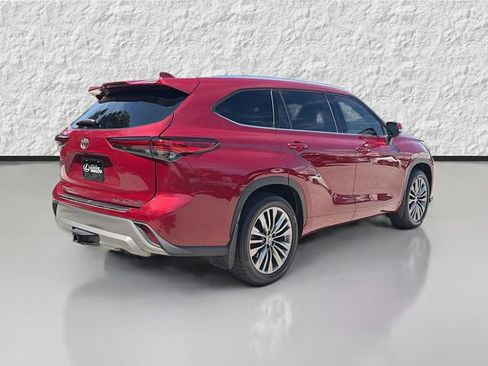 Used 2020 Toyota Highlander Platinum AWD/4WD image 3