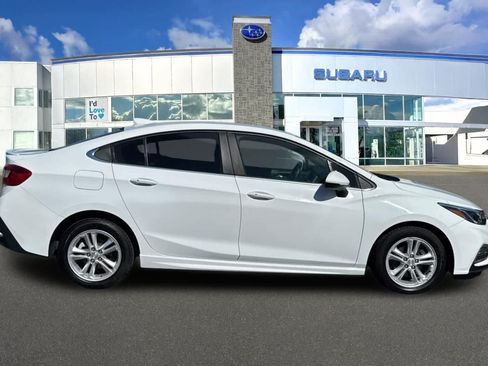 Used 2017 Chevrolet Cruze LT w/ Convenience Package FWD image 6