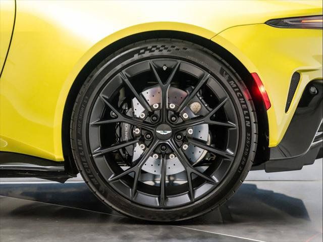 Used 2025 Aston Martin V8 Vantage Coupe RWD image 4
