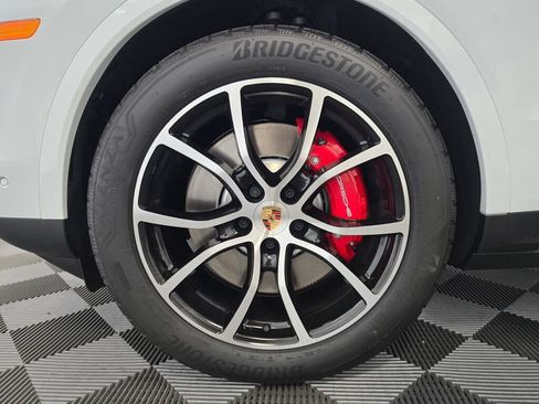 Certified 2025 Porsche Cayenne S AWD/4WD image 24