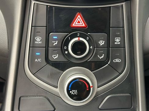 Used 2016 Hyundai Elantra SE w/ Option Group 02 FWD image 18