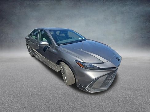 Used 2025 Toyota Camry SE w/ Convenience Package FWD image 2