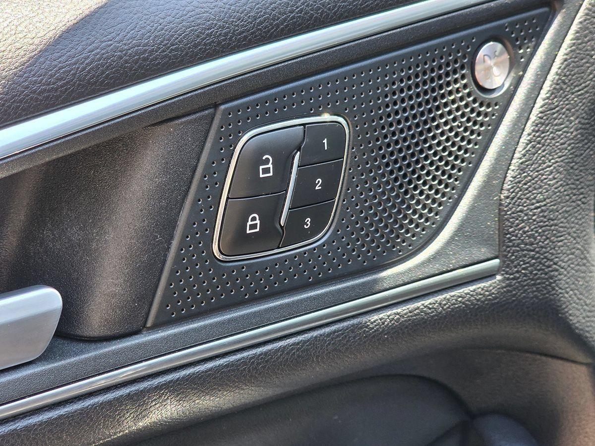 Used 2019 Ford Edge Titanium w/ Equipment Group 301A FWD image 31