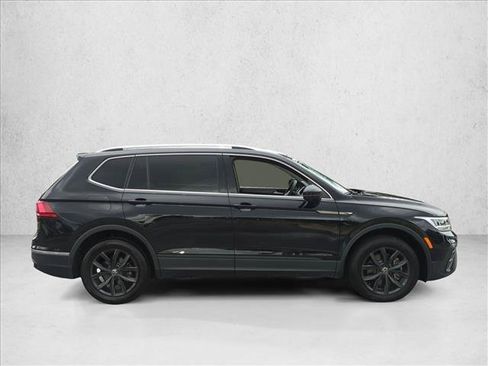 Used 2024 Volkswagen Tiguan SE FWD image 4