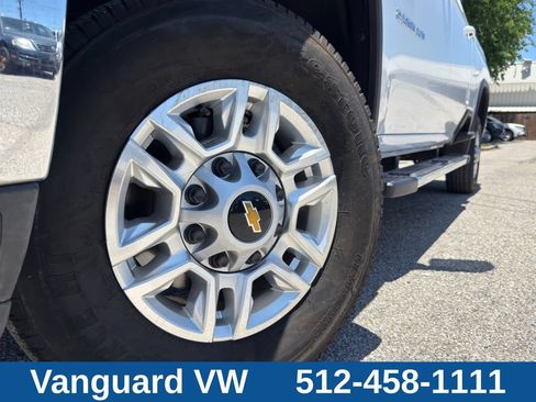 Used 2025 Chevrolet Silverado 2500 LT w/ Convenience Package AWD/4WD image 4
