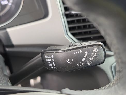 Used 2019 Volkswagen Atlas SE FWD image 22