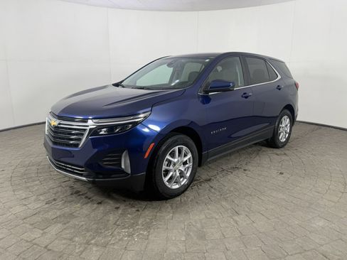 Used 2023 Chevrolet Equinox LT image 3