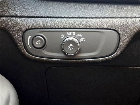 Used 2022 Chevrolet Bolt EUV LT w/ Comfort Package image 6