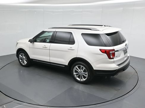 Used 2018 Ford Explorer XLT w/ Equipment Group 202A FWD image 42