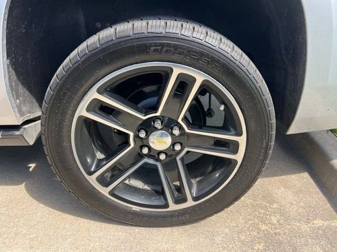 Used 2015 Chevrolet Suburban LTZ RWD image 7