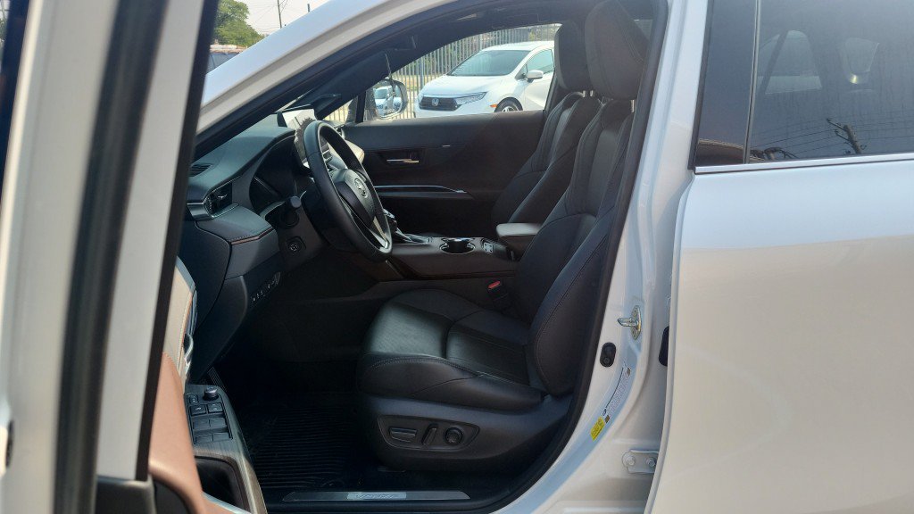 Used 2024 Toyota Venza Limited AWD/4WD image 16