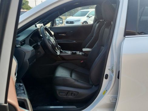Used 2024 Toyota Venza AWD/4WD image 16