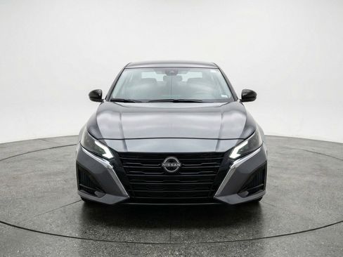 Used 2025 Nissan Altima 2.5 SV image 2