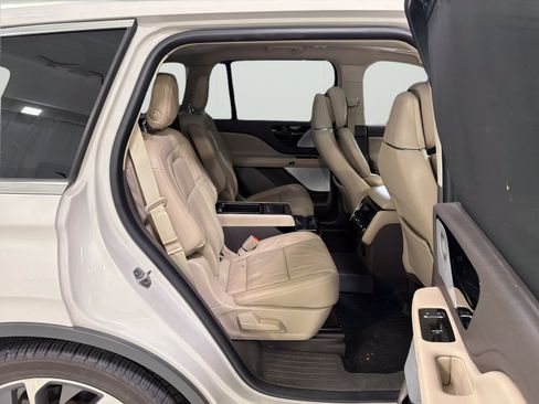 Used 2020 Lincoln Aviator Reserve w/ Equipment Group 202A AWD/4WD image 13