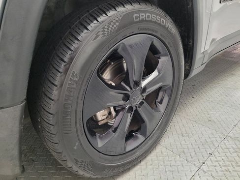 Used 2018 Jeep Compass Latitude FWD image 31