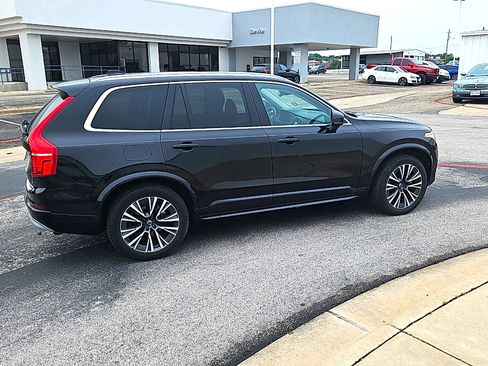 Used 2022 Volvo XC90 T5 Momentum w/ Protection Package Premier FWD image 4