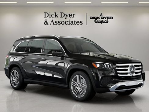 Used 2025 Mercedes-Benz GLS 450 4MATIC image 7