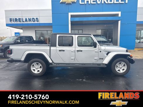 Used 2022 Jeep Gladiator Sport image 40