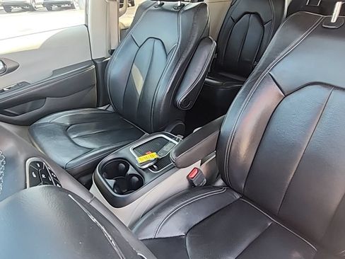 Certified 2022 Chrysler Pacifica Touring-L FWD image 22