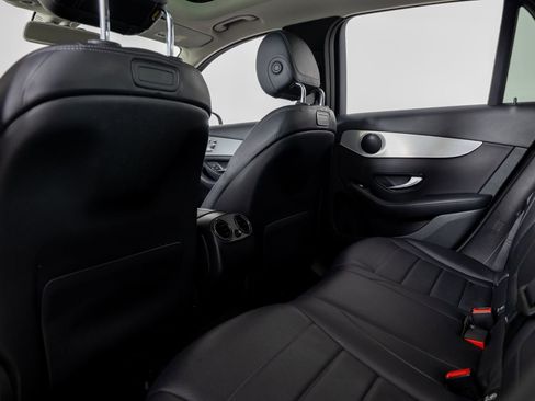 Used 2019 Mercedes-Benz GLC 300 4MATIC w/ Premium Package image 19