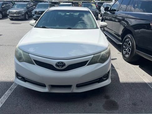 Used 2014 Toyota Camry SE FWD image 10