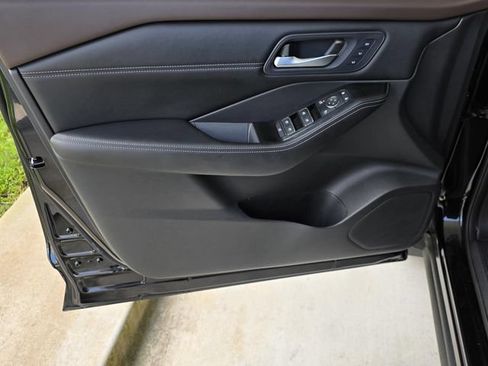 Used 2023 Nissan Rogue SL w/ SL Premium Package FWD image 39